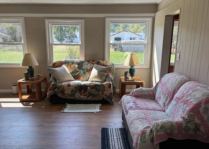 Spacious Renovated Ranch Retreat - Tackett Creek