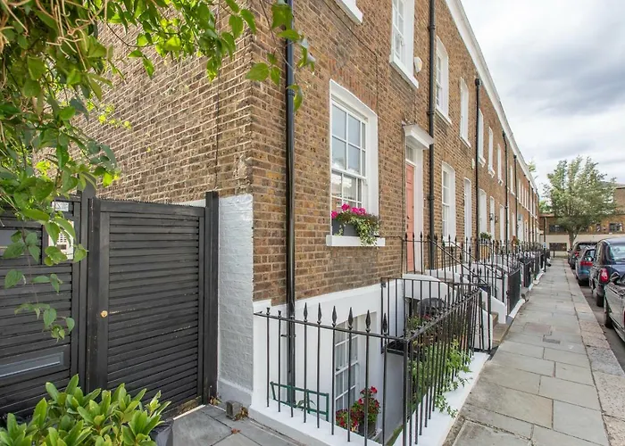 Stunning Gated Home London